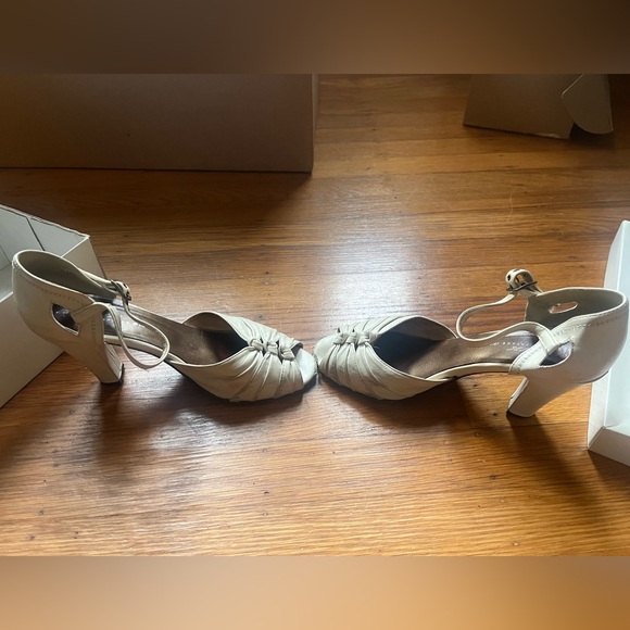 Remix Ritz in Ivory 7.5 - Picture 3 of 7